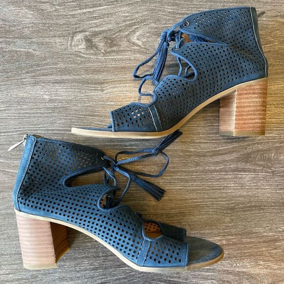 Blue lace up leather heels - Picture 1 of 7